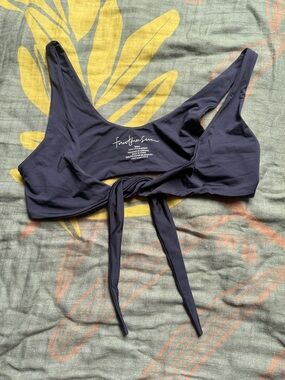 437 black Kenzie Bikini Top